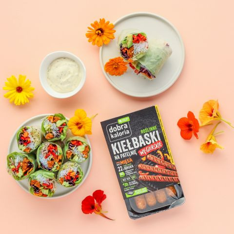 Jak zrobić pring rolls z Roślinnymi kiełbaskami - przepis Nicol Chwastek Spring rolls z Roślinnymi kiełbaskami - przepiskrok po kroku według Nicol Chwastek