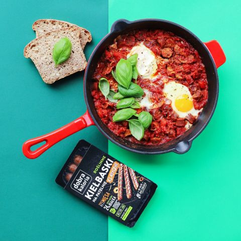 Przepis na Szakszuke z Roślinnymi kiełbaskami klasycznymi