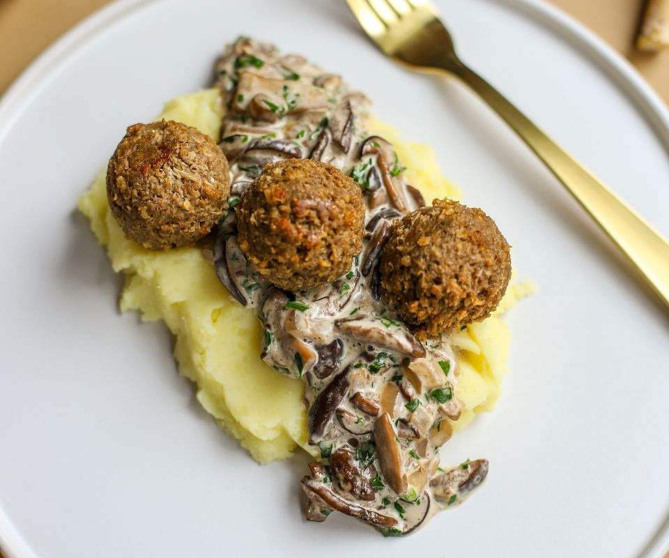 Jak przygotować roślinne klopsy klasyczne z sosem grzybowym 4 Roślinne klopsy klasyczne z sosem grzybowym krok po kroku 4