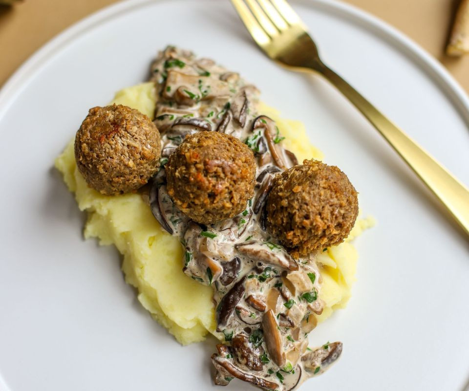 Jak przygotować roślinne klopsy klasyczne z sosem grzybowym 5 Roślinne klopsy klasyczne z sosem grzybowym krok po kroku 5