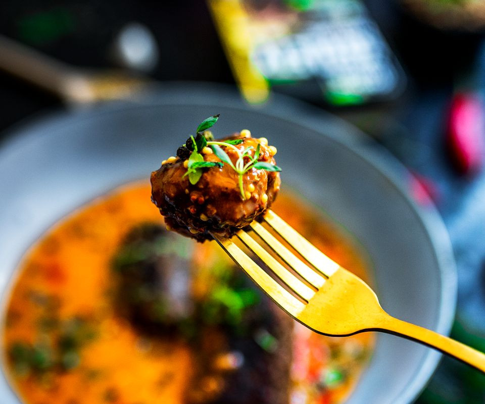 Jak zrobić roślinne kotlety mielone w sosie musztardowym 1 Przygotowywanie roślinnych kotletów mielonych w sosie musztardowym 1