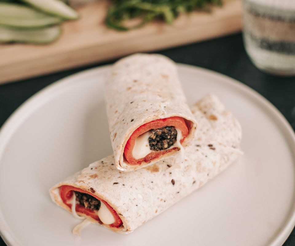 Kaszanka roślinna w tortilli - pomysł na oryginalny obiad 2 Roślinna kaszanka w tortilli - szybki i pyszny przepis 2