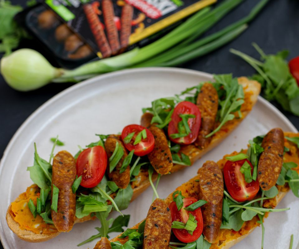 Bagietki z roślinnymi kiełbaskami węgierskimi - przepis krok po kroku 1 Przepis na bagietkę z kiełbaskami wegierskimi 1