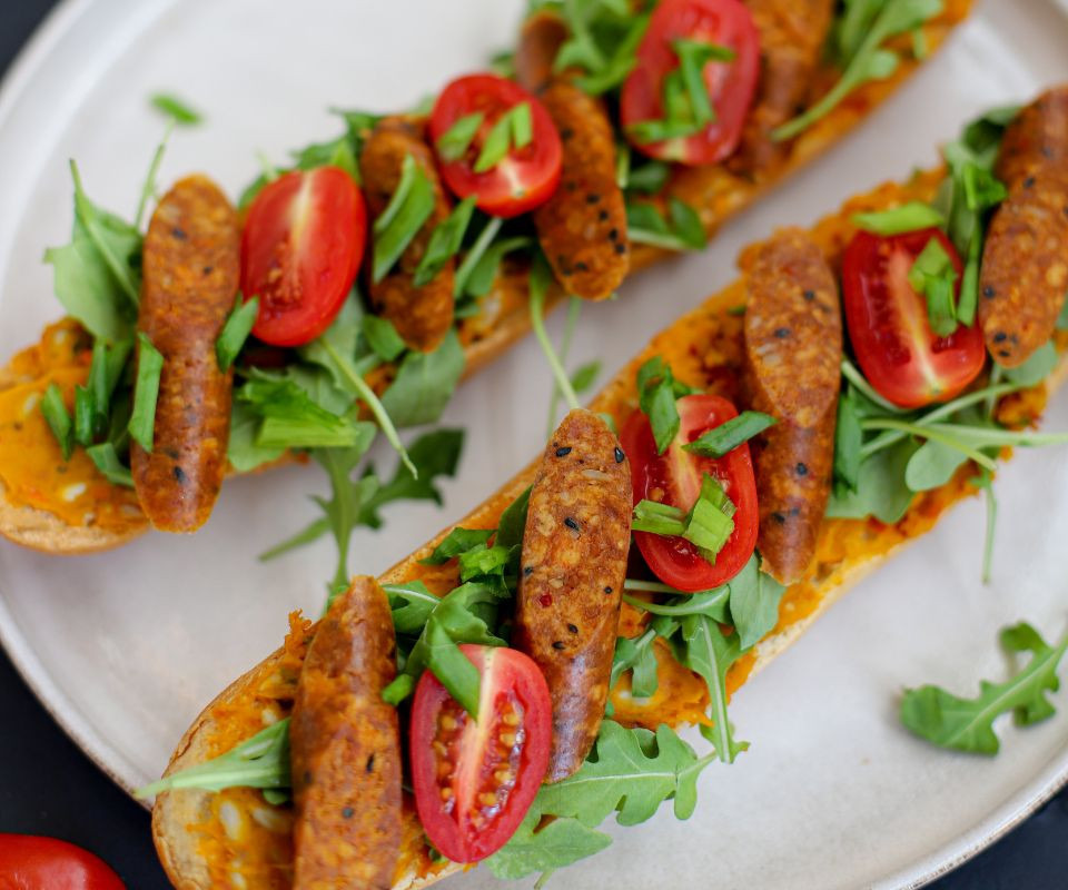 Bagietki z roślinnymi kiełbaskami węgierskimi - przepis krok po kroku 2 Przepis na bagietkę z kiełbaskami wegierskimi 2