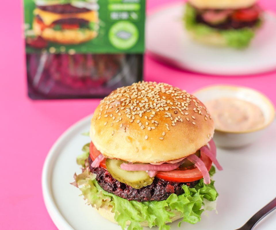 Najlepszy roślinny burger z domową bułką i marynowaną czerwoną cebulą 5 Roślinny burger w domowej bułce z marynowaną czerwoną cebulą 5